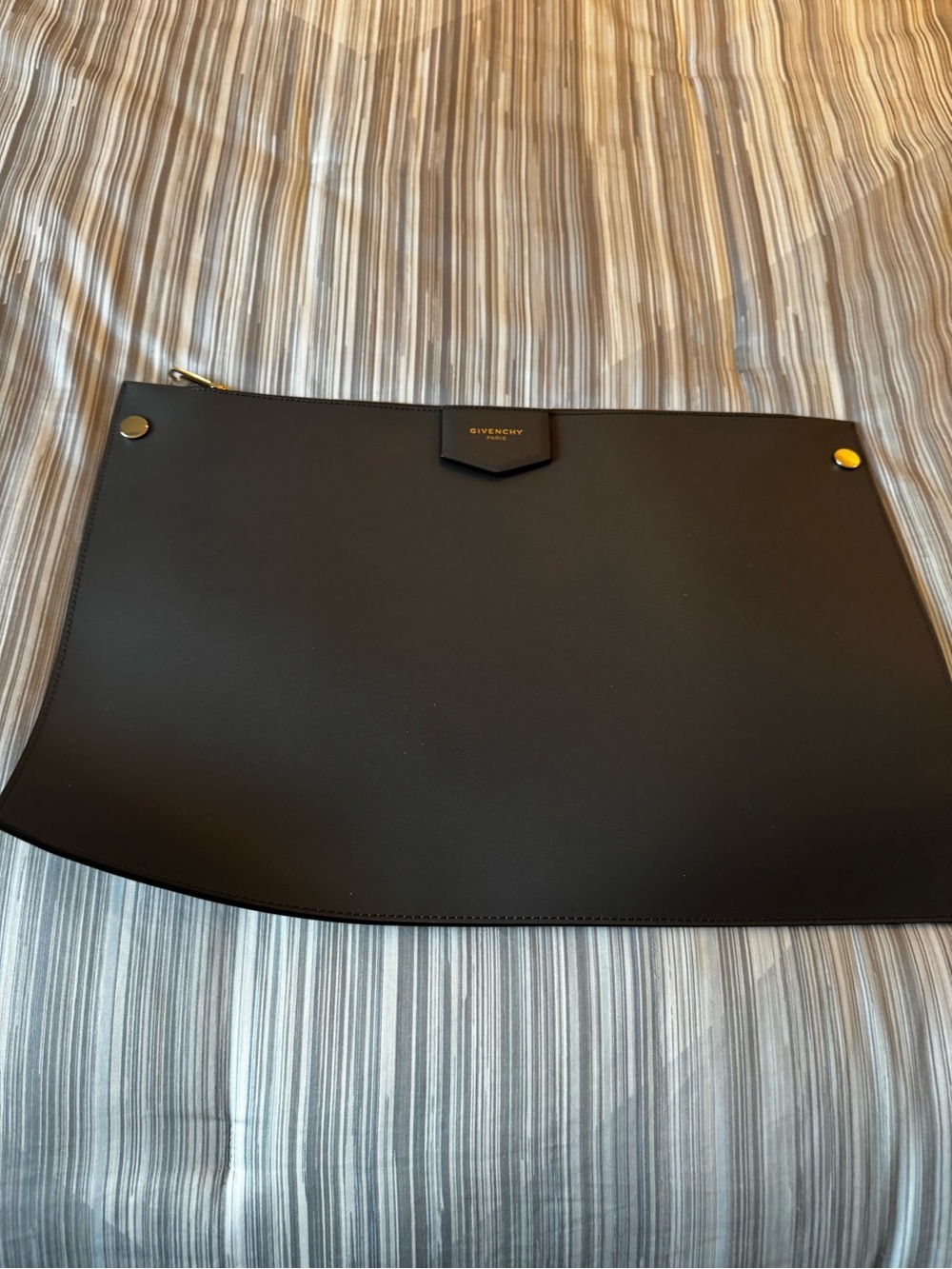 Givenchy xl signature tote bag. - Picture 4 of 7